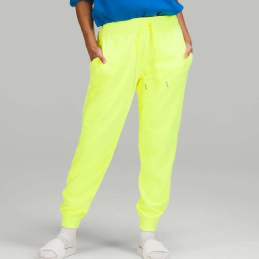 NWT Size 4 Lululemon Scuba High-Rise French Terry Jogger
